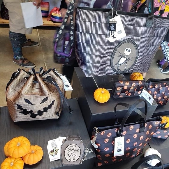 Harvey’s Oogie Boogie 25th Anniversary Edition park hopper - Picture 5 of 7